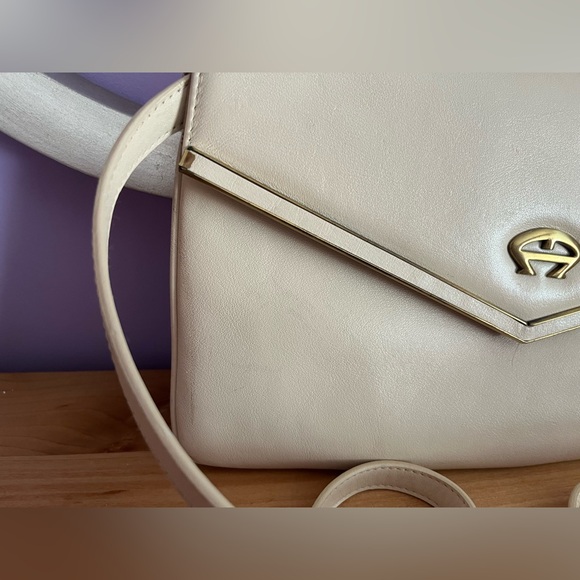 Etienne Aigner Vintage Cream Bag - Picture 6 of 6
